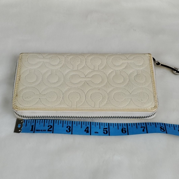 Coach cream leather wallet zipper fly - Picture 7 of 8